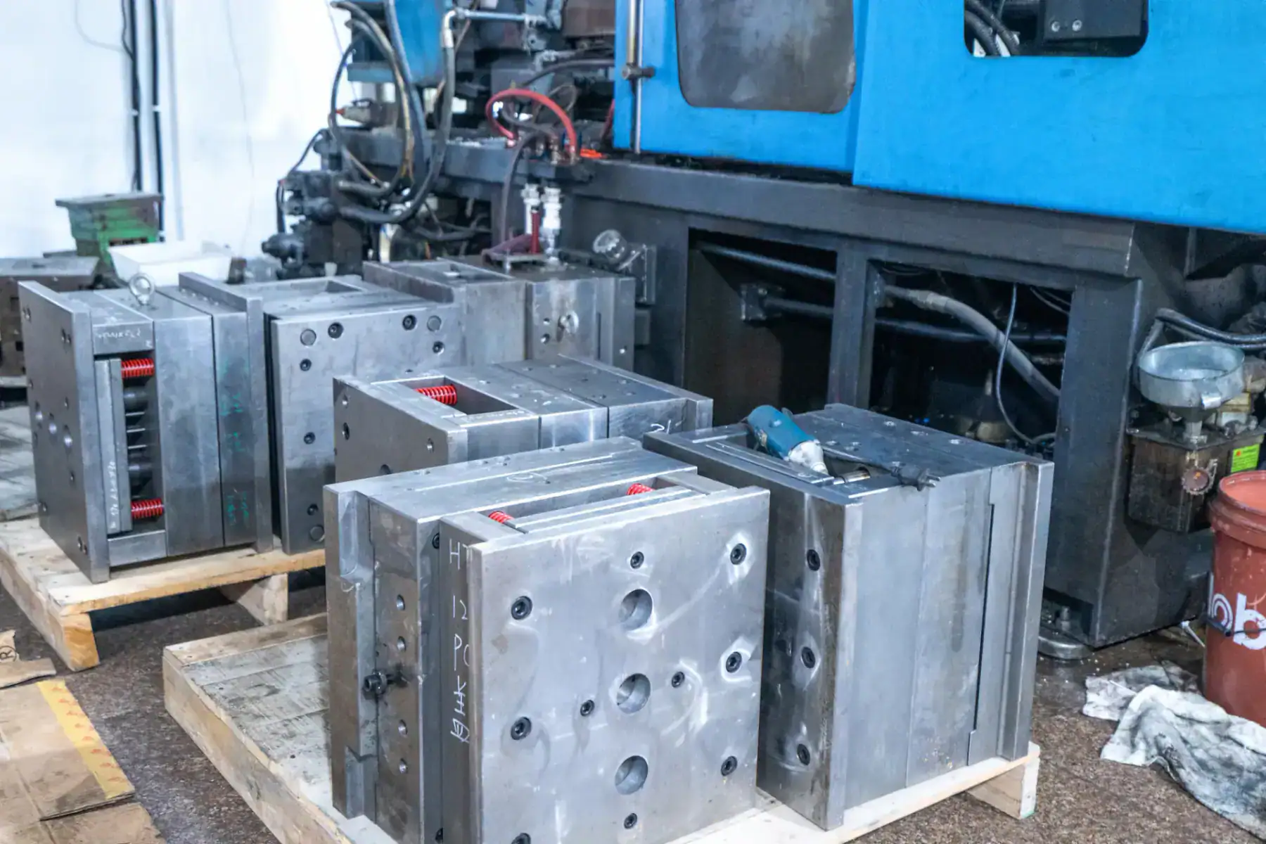 Mature mold resource set at BOWO Electric